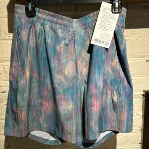 Men’s lululemon pace breaker 7” unlined short.